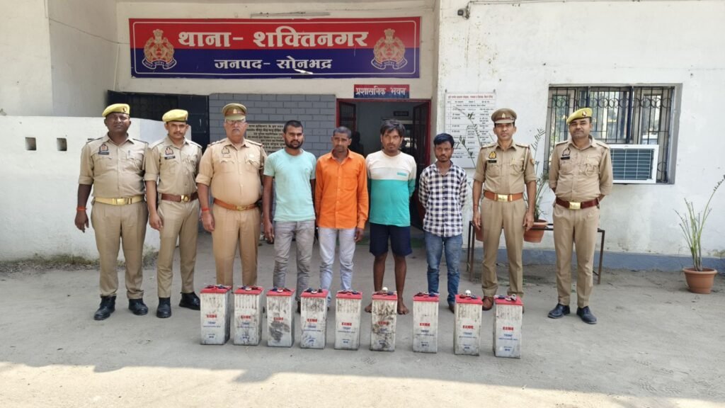 बैटरी चोर गिरोह का खुलासा, नौ बैटरियों के साथ चार गिरफ्तार; चोरी का माल खरीदने वाला कबाड़ी वांछित