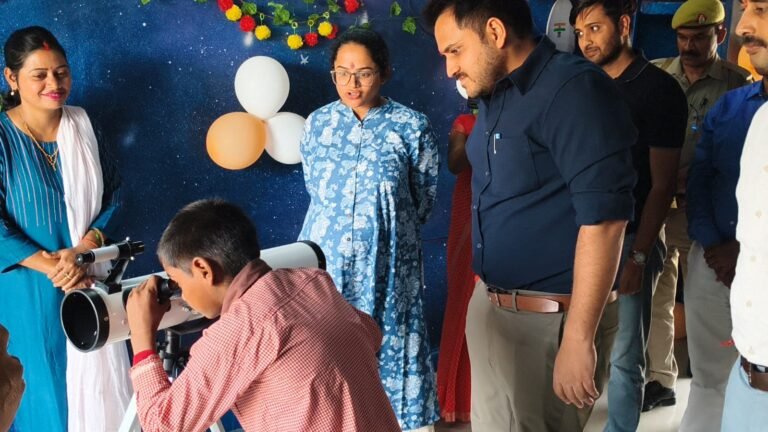 सरकारी स्कूल में खुली अंतरिक्ष विज्ञान की नई दुनिया, डीएम ने किया महर्षि आर्यभट्ट एस्ट्रो लैब का लोकार्पण